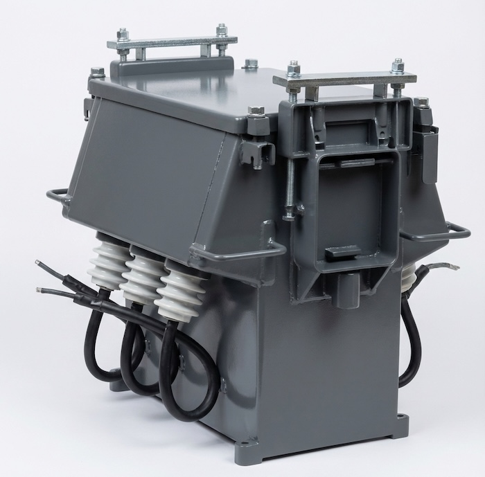 添付画像のような、箱型で上部に複数の碍子（がいし）があり、電線が接続されているVCTの写真